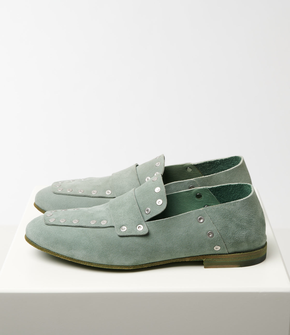 Officina Creative - Schuhe aus Ziegenvelours salbeigrün