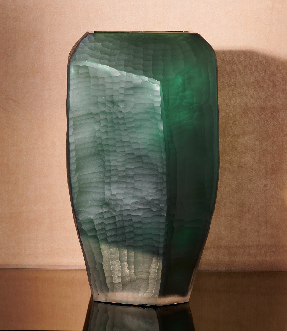 O4Home - Vase (eckig) aus geschnitztem Organe Glas in Saphirgrün