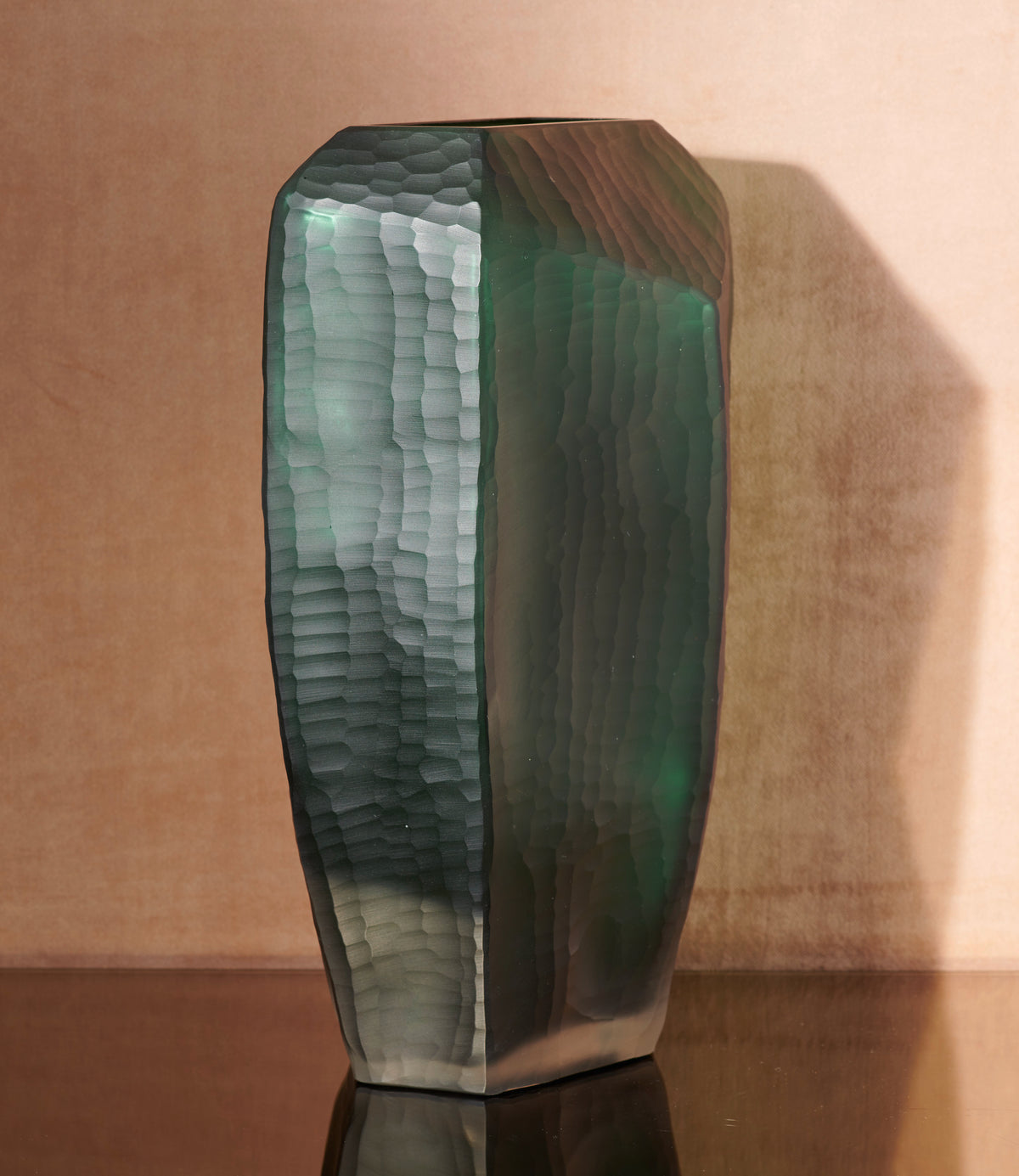 O4Home - Vase (eckig) aus geschnitztem Organe Glas in Saphirgrün