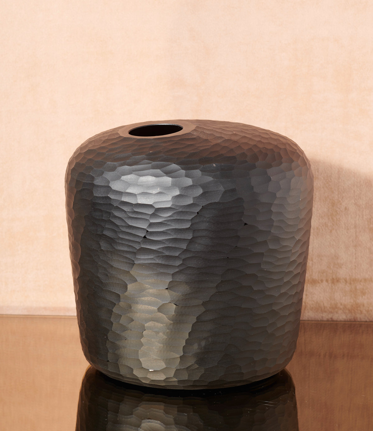 O4Home - Vase aus geschnitztem Glas in schwarz